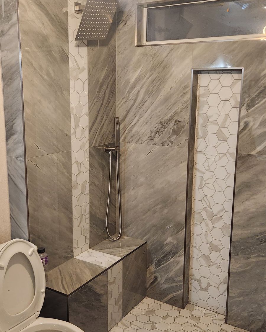 Rain head shower with a mosaic accent stripe