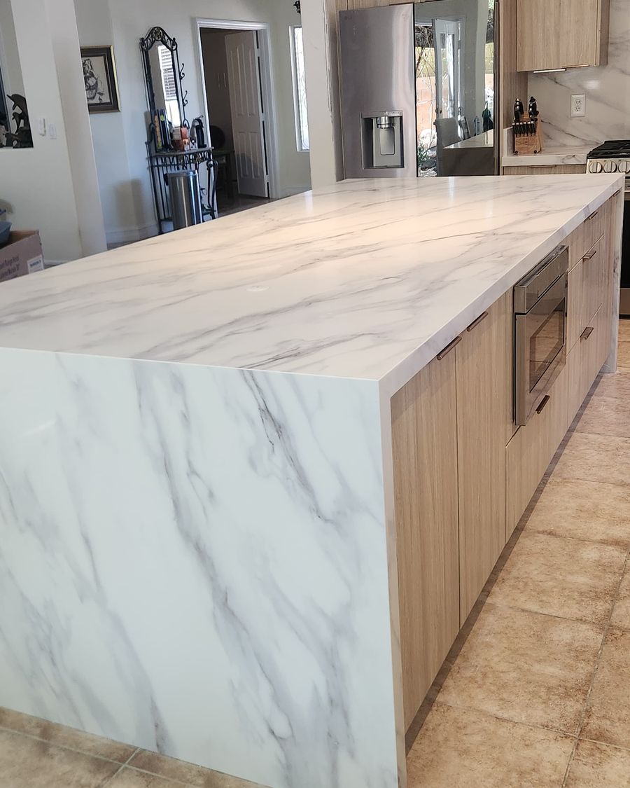 Waterfall quartz island under pendant lights